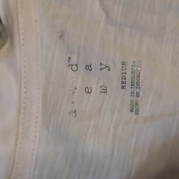 Embroidered Bird 🐦 Tee - Picture 2 of 4